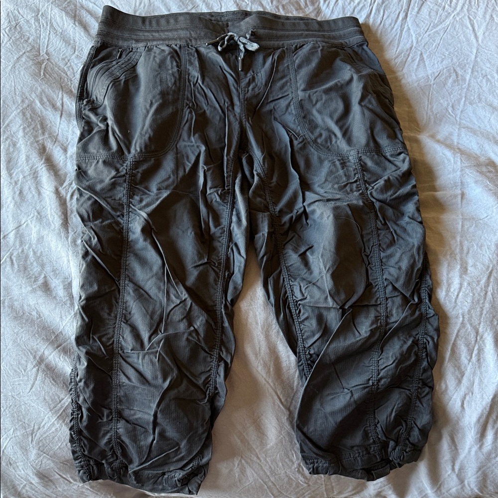 The North Face Women's Dark Gray Cargo Capris